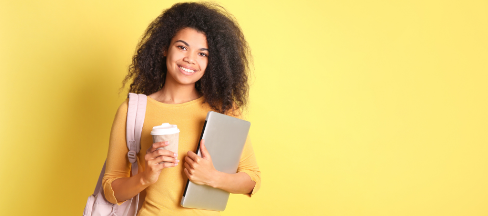 jeune femme souriante