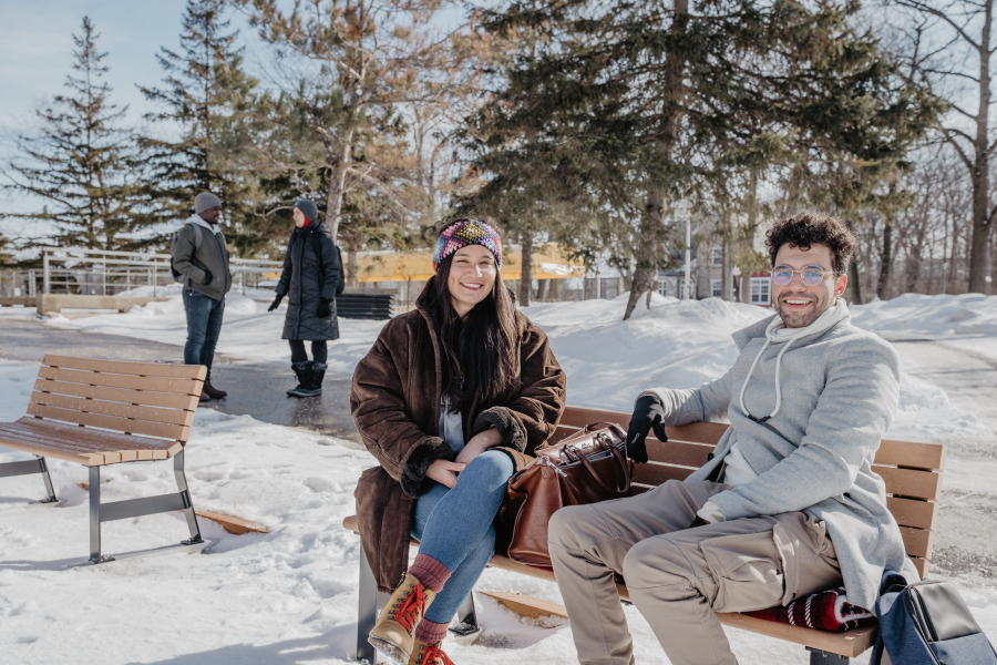 étudiants dehors l'hiver