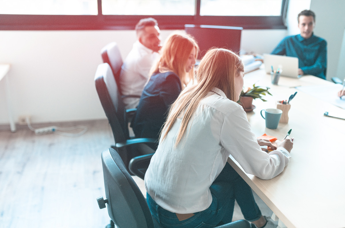 Étudiants UL qui travaillent à un bureau