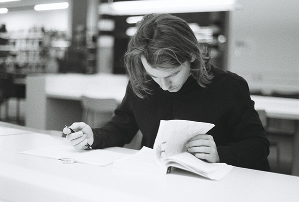 Arnaud à la grande bibliothèque de Strasbourg - France