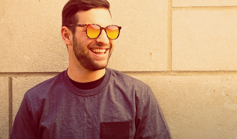 Homme souriant