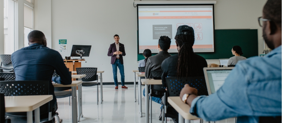 Étudiants dans une classe