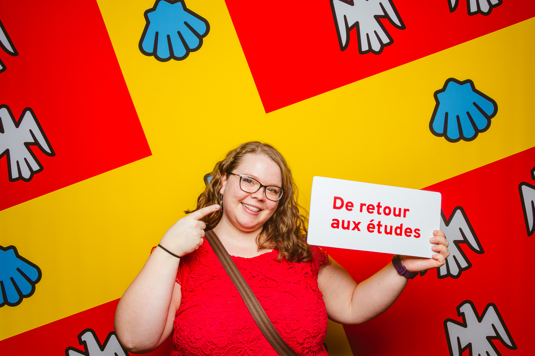 Étudiants aux Portes ouvertes dans un photobooth