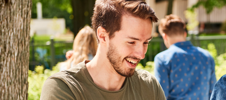 Étudiants à l'extérieur