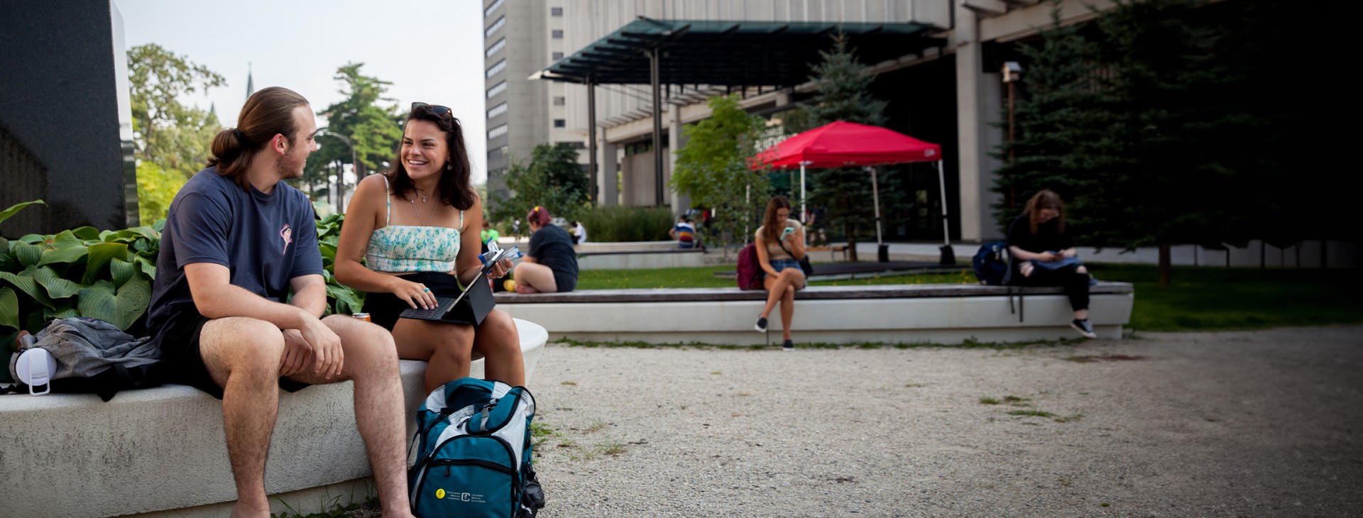 étudiants sur le campus