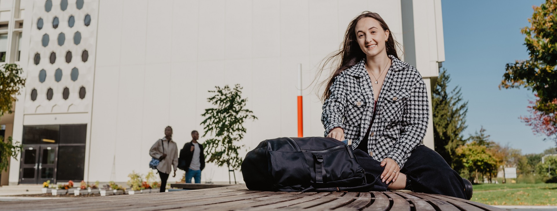 Étudiante sur le campus de l'Université Laval