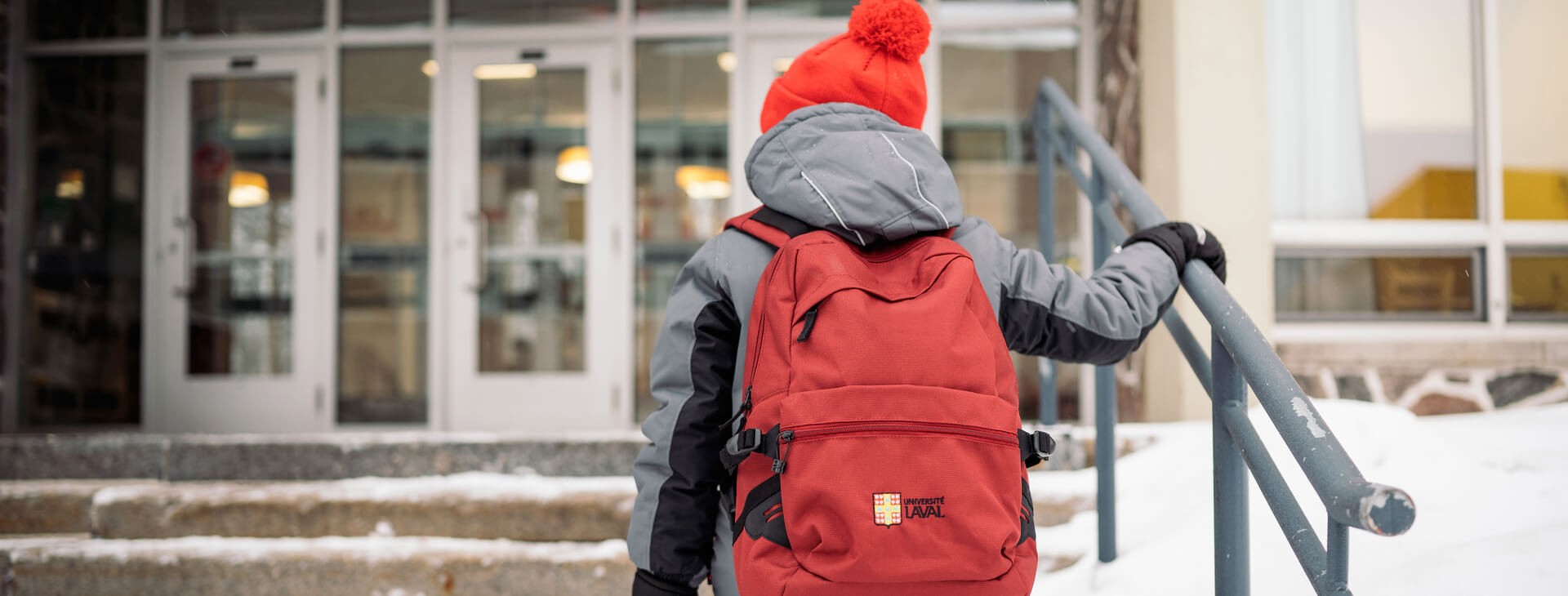 Enfant au sac à dos