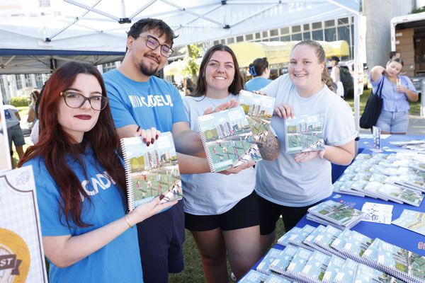 groupe d'étudiants et d'étudiantes de l'association étudiante la CADEUL
