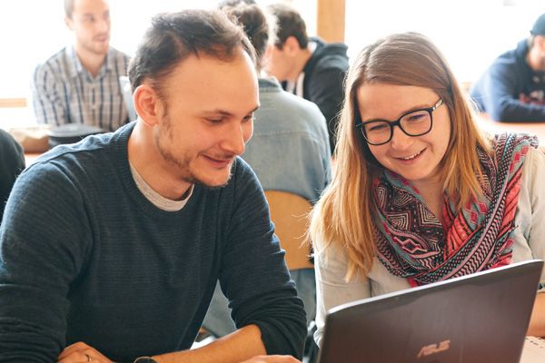 étudiant et étudiante