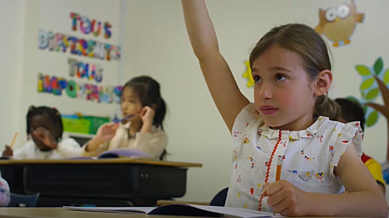 élève du primaire en classe