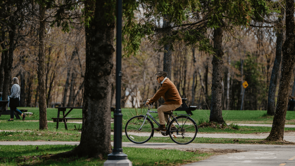 Homme à vélo