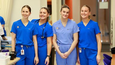 quatre étudiantes en soins infirmiers