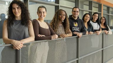 goupe d'étudiants et d'étudiantes