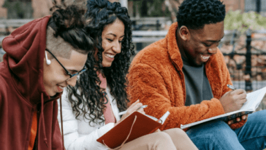 deux étudiants et une étudiante
