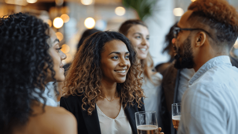 Jeunes personnes dans un 5 à 7