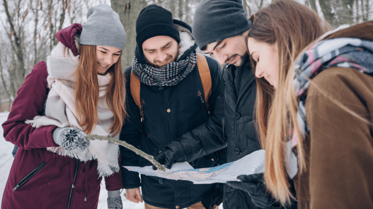 des étudiants devant une énigme