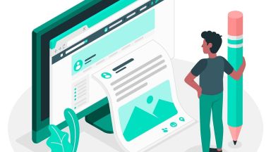 Personnage miniature tenant un crayon, debout devant un écran d'ordinateur