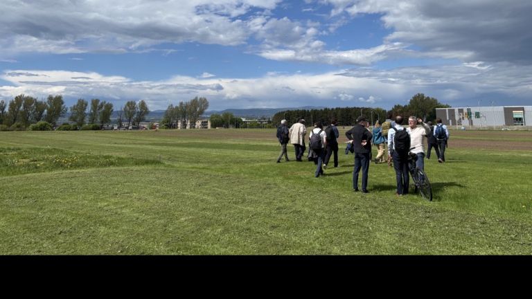 visite sur le  terrain dans le cadre du projet de quartiers universitaires